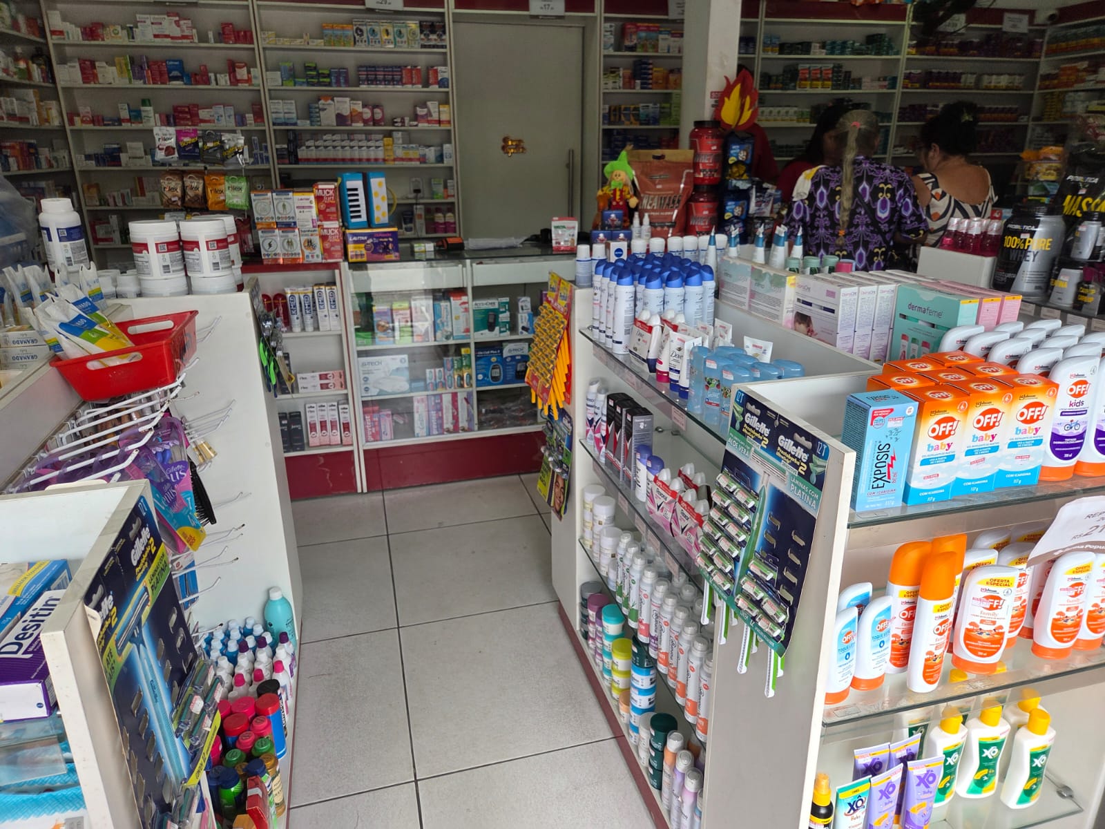 Interior da Farma Popular